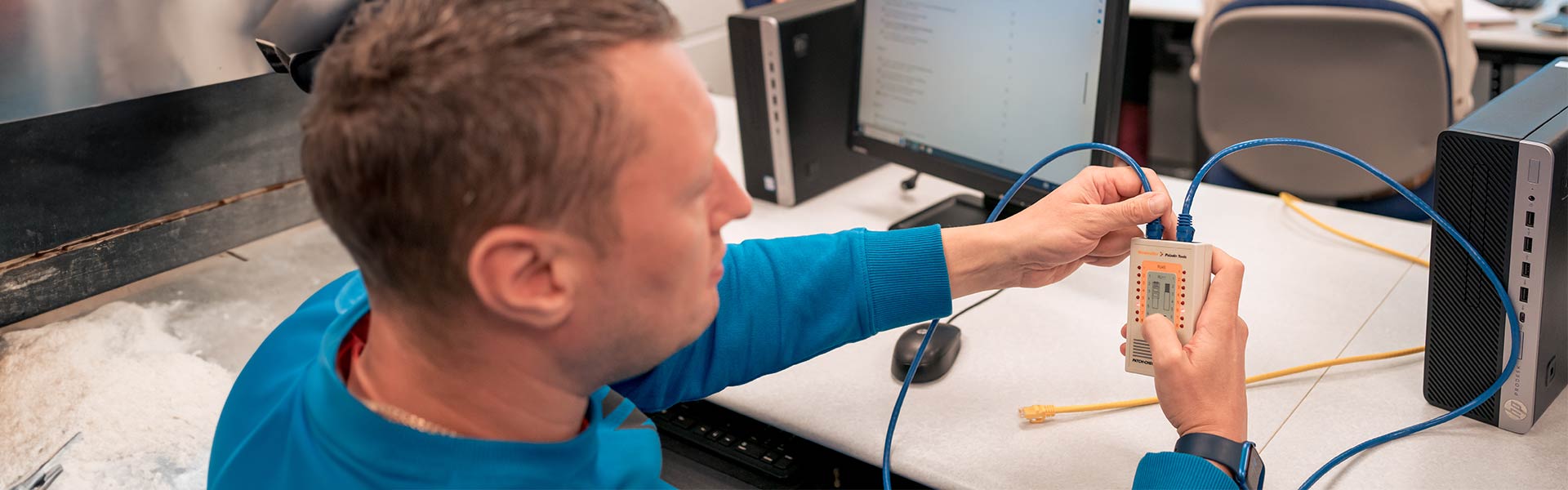 Student plugging cords into a device