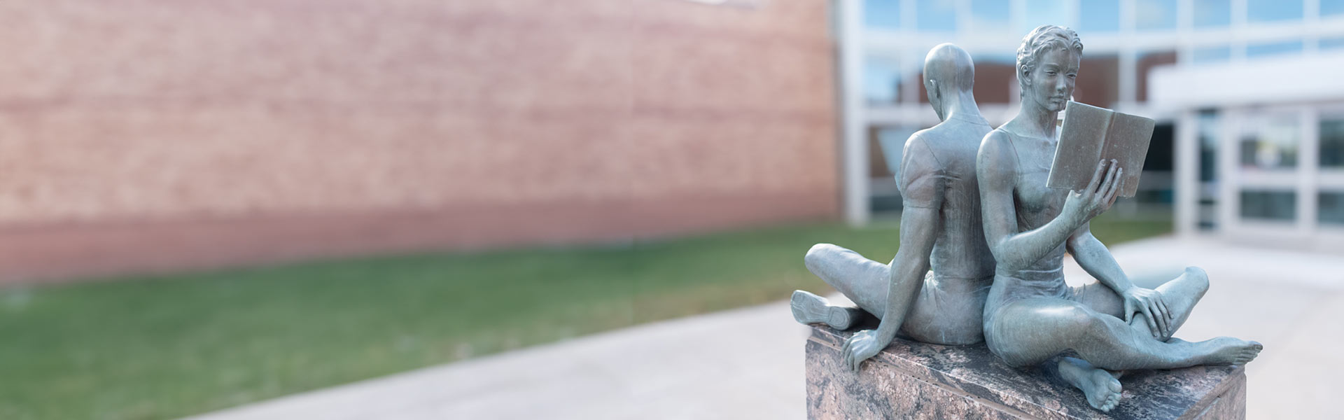 Two Readers sculpture at the entrance of CLCs Grayslake Campus