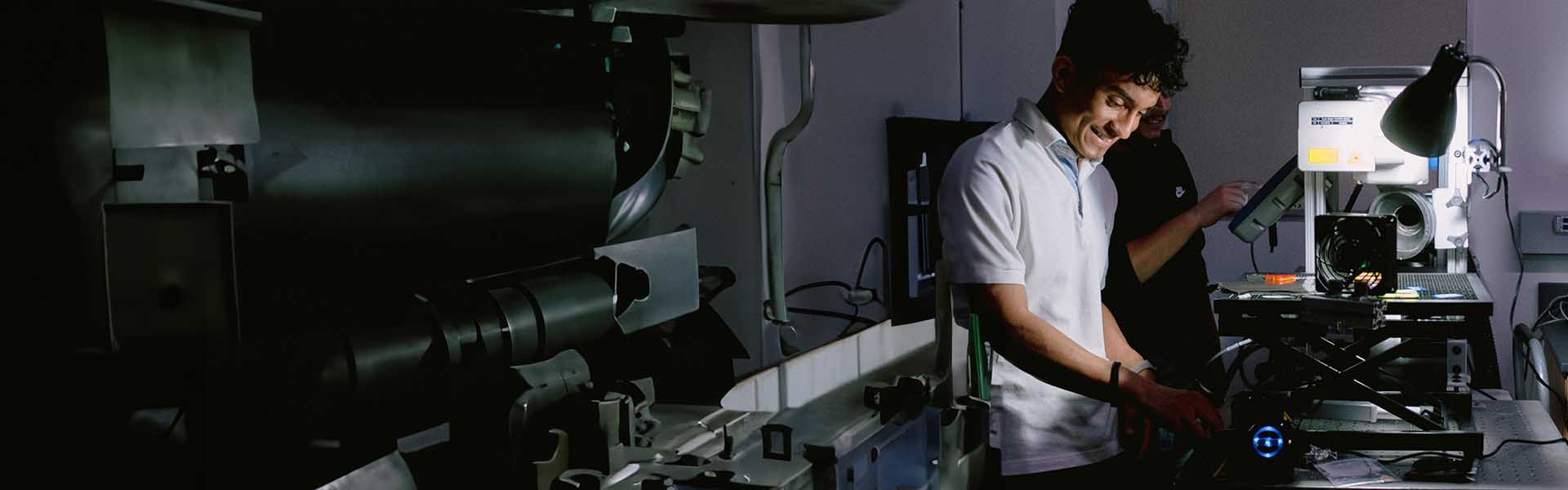 Students in a mechanical engineering lab.