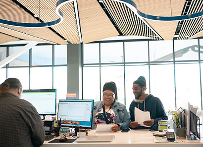 Students getting questions answered at the Lakeshore Campus Welcome and One Stop Center