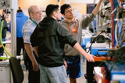 Instructor and students solving industrial challenge